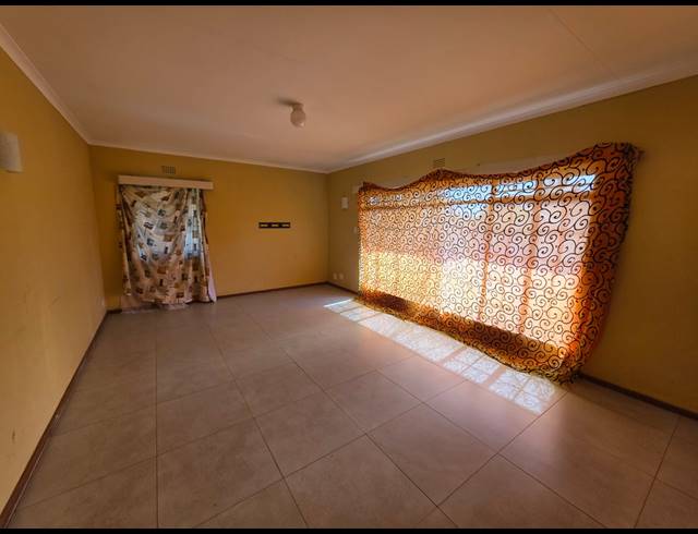 4 BEDROOM HOUSE TO LET IN VAALPARK